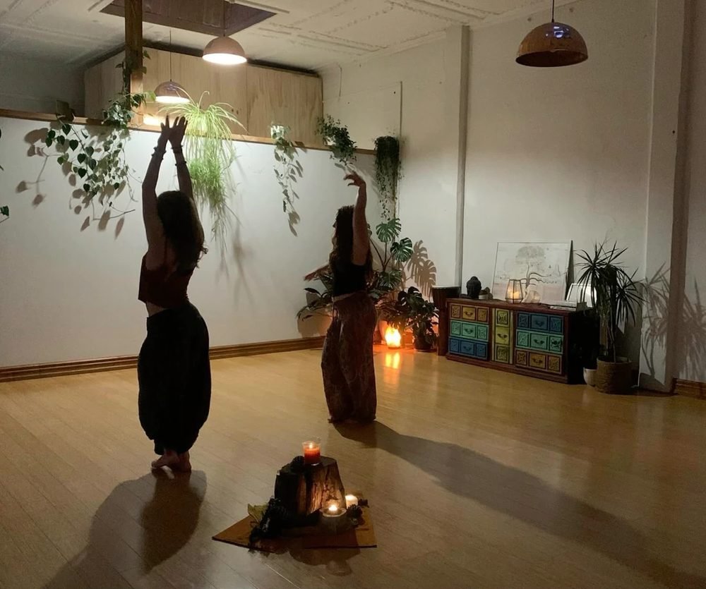 Ceremonia de mujeres a la luz de las velas